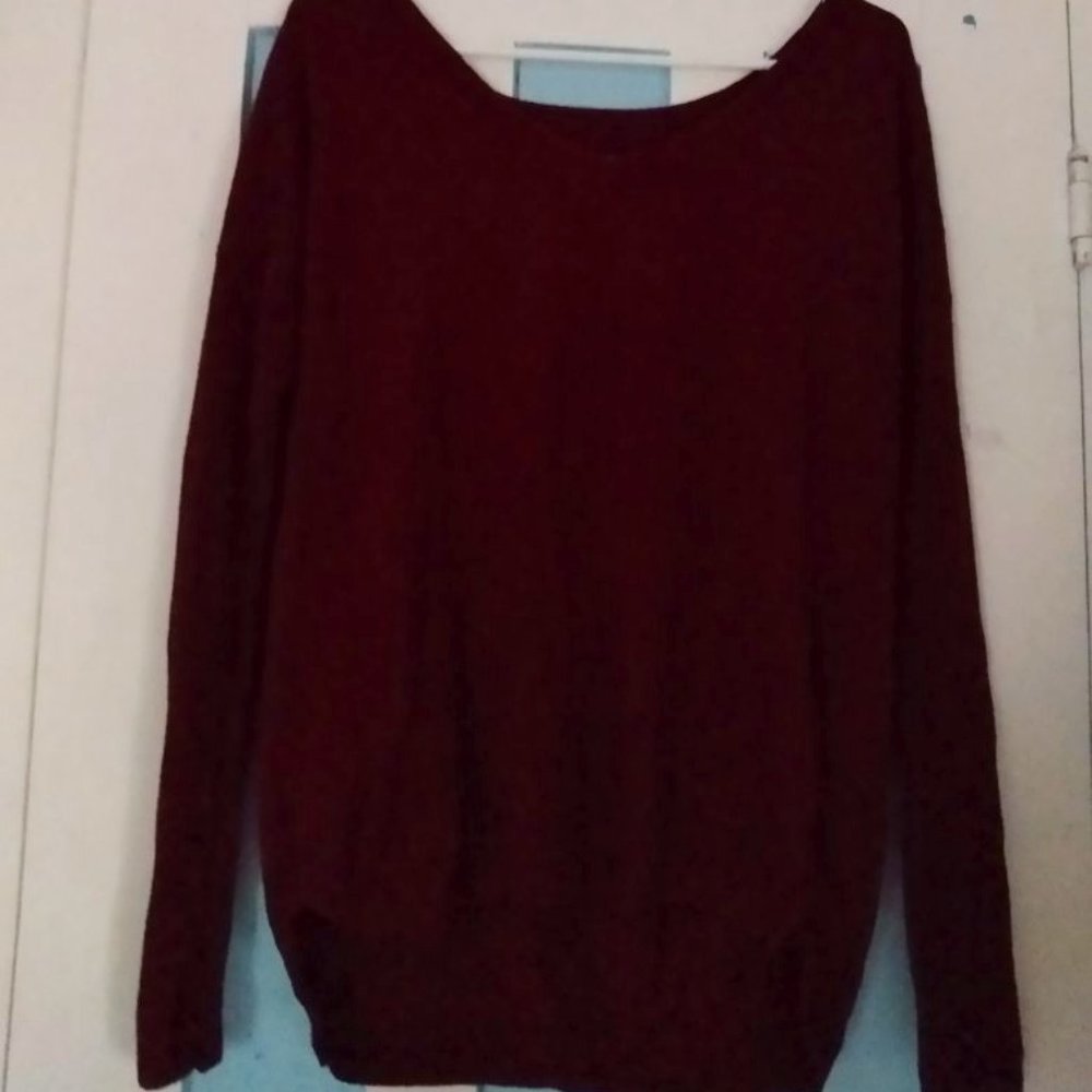 RED AMERICAN EAGLE OUTFITTERS SWEATER